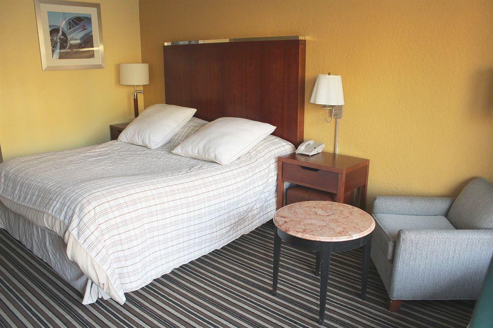 Days Inn Pigeon Forge South Экстерьер фото