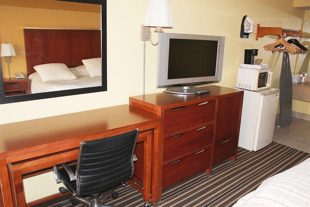 Days Inn Pigeon Forge South Экстерьер фото