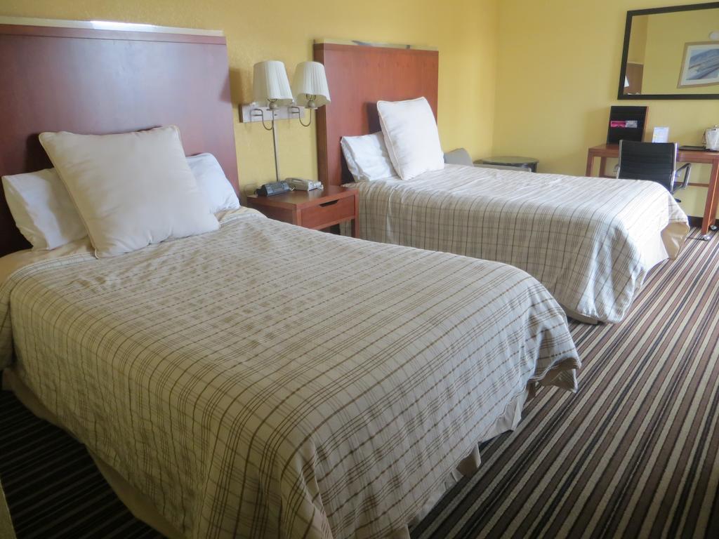 Days Inn Pigeon Forge South Экстерьер фото