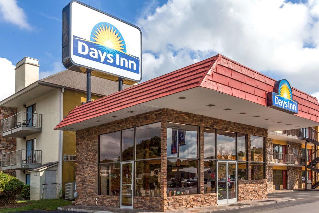 Days Inn Pigeon Forge South Экстерьер фото